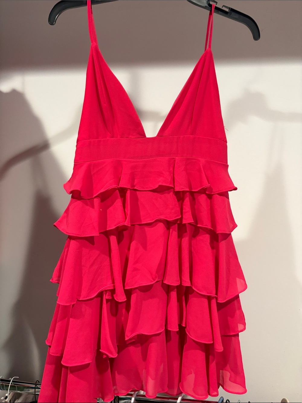Women’s bright pink Ruffle Tiered V-Neck mini Dress